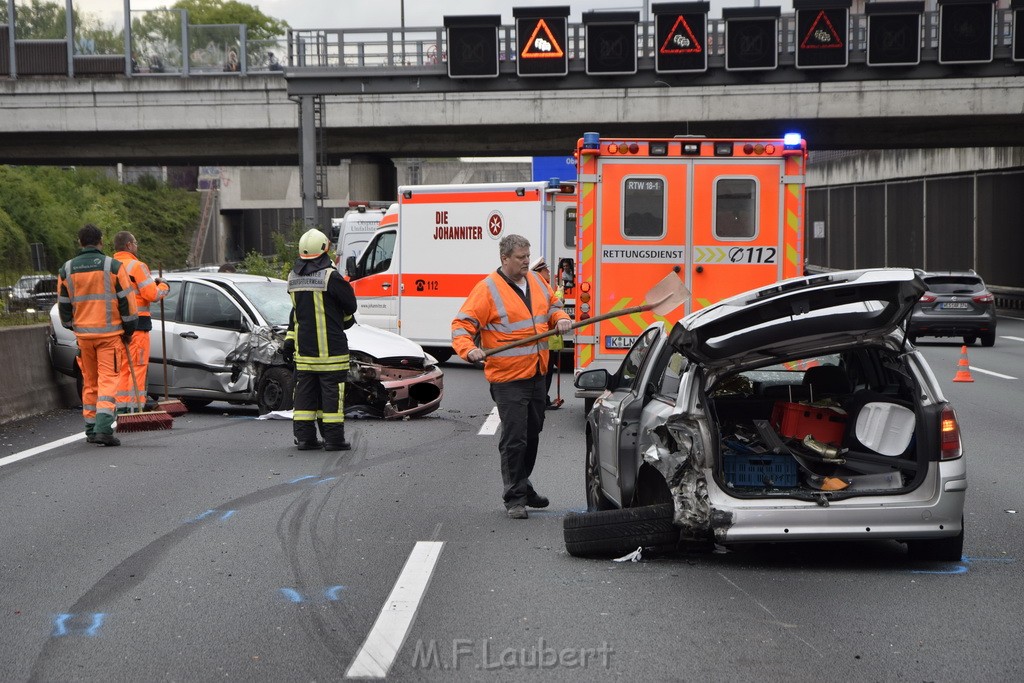 VU Auffahrunfall A 3 Rich Oberhausen kurz vor AS Koeln Dellbrueck P149.JPG - Miklos Laubert